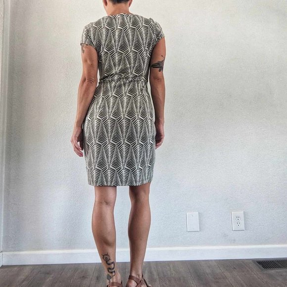 Metalicus Australia - Green Geometric/Leaf Print Midi Dress. Size S - Picture 4 of 8